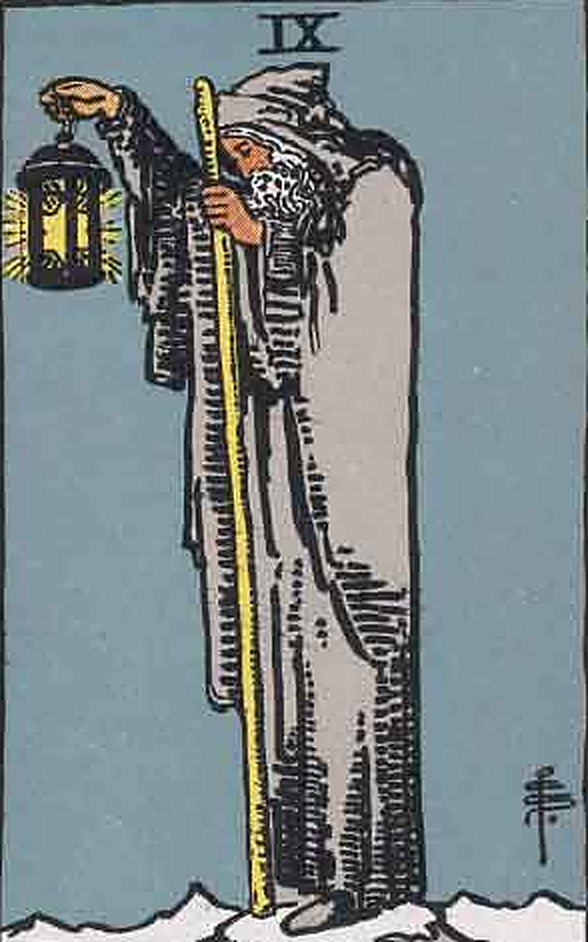 L'Hermite, arcane IX du Tarot Rider-Waite, tenant sa lanterne allumée